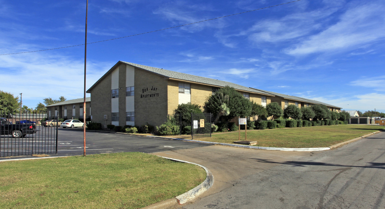 Trinity Place Apartments in Del City, OK - Building Photo