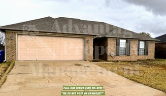 2730 Makenzie Dr in Conway, AR - Building Photo