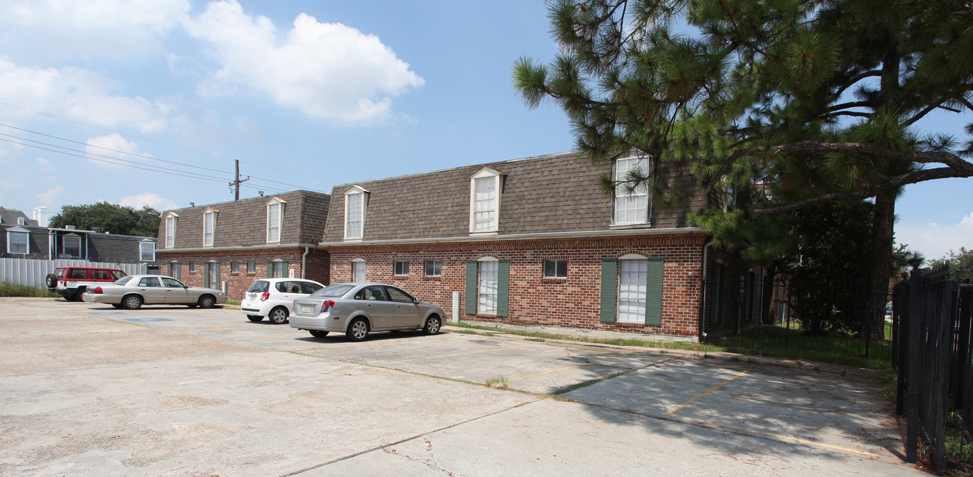 Marsailles Apartments in New Orleans, LA - Building Photo