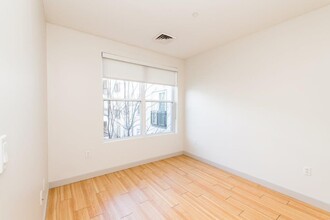 294 D St, Unit 208 in Boston, MA - Building Photo - Building Photo