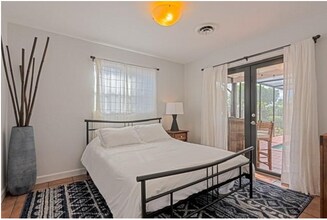 1311 SW 56th Ave in Plantation, FL - Foto de edificio - Building Photo