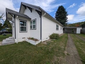 320 S 2nd St in Mccleary, WA - Building Photo - Building Photo