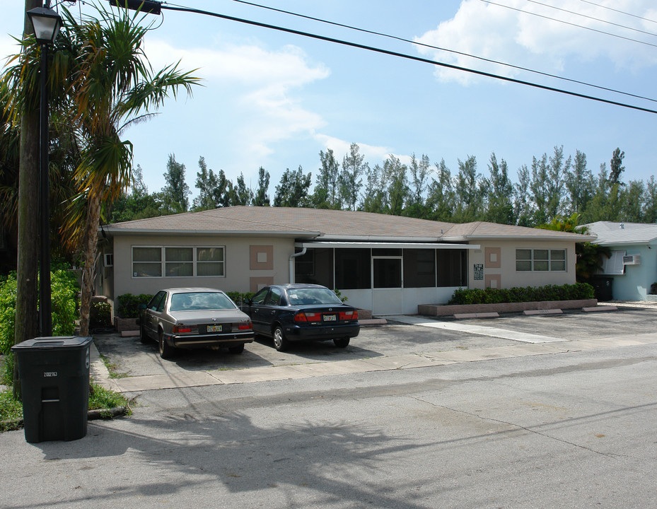 13175 Emerald Dr in Miami, FL - Foto de edificio