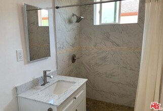 1114 S Sherbourne Dr in Los Angeles, CA - Building Photo - Building Photo