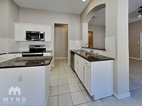 6801 Amberdale Dr in Fort Worth, TX - Foto de edificio - Building Photo