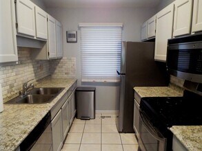 1921 Stanford Dr in Naperville, IL - Building Photo - Building Photo