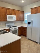 3105 Kingbird Dr in North Las Vegas, NV - Foto de edificio - Building Photo