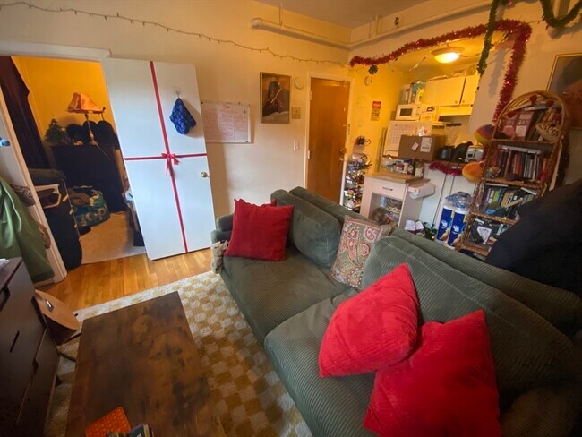 710 Commonwealth Ave, Unit 1 in Boston, MA - Building Photo - Building Photo