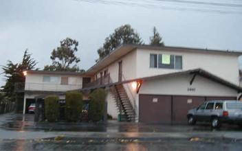 515 Harris Rd in Hayward, CA - Building Photo - Building Photo