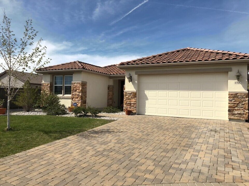 1745 Opal Ridge Dr in Reno, NV - Building Photo