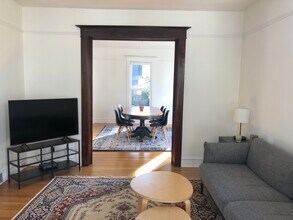 1012 SE Lambert St in Portland, OR - Foto de edificio - Building Photo