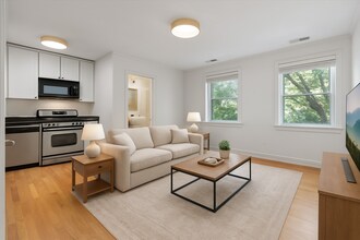 1347 W Eddy St, Unit 205 in Chicago, IL - Building Photo - Building Photo