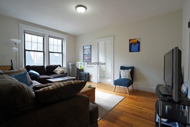 39 Clinton St, Unit 3 in Cambridge, MA - Building Photo - Building Photo