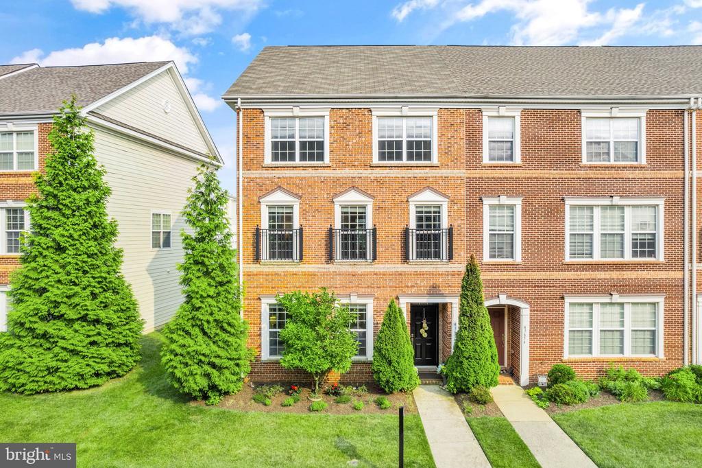 43656 Chicacoon Creek Square in Leesburg, VA - Building Photo