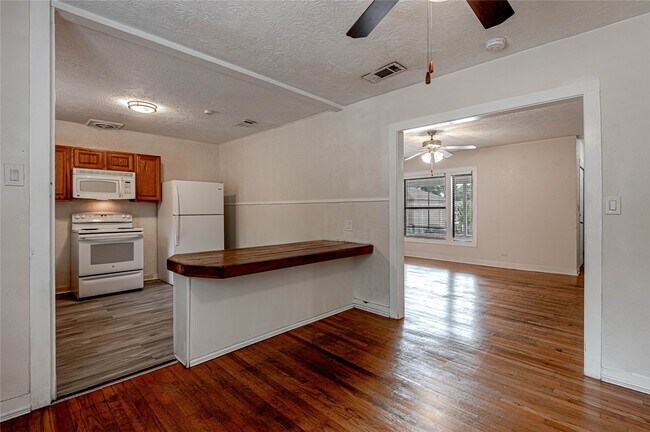 property at 2538 Sycamore Ave