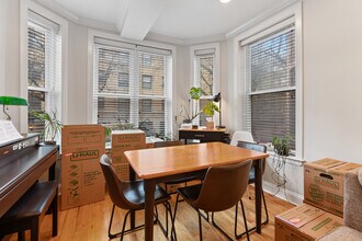 945 W Gordon Terrace in Chicago, IL - Building Photo - Building Photo