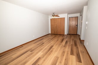 Parkwood Glen in Wisconsin Dells, WI - Foto de edificio - Building Photo