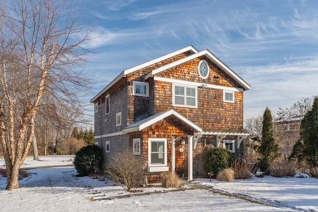 24 Gull Rock Rd in Madison, CT - Foto de edificio - Building Photo