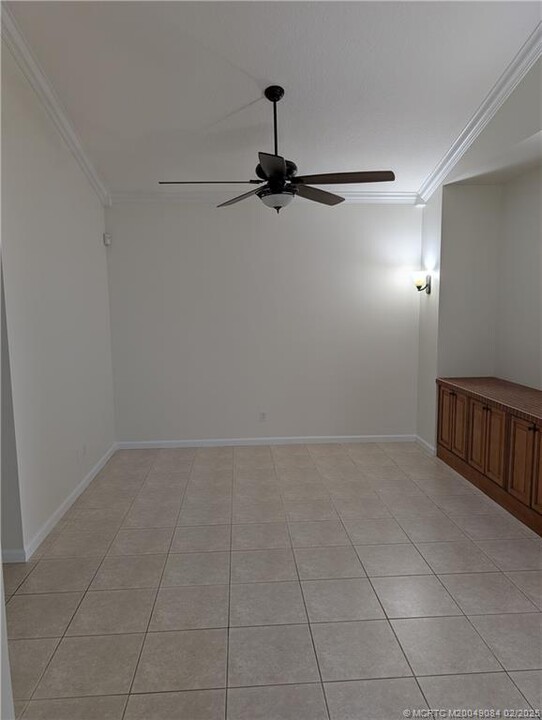 1594 SE Tidewater Pl in Stuart, FL - Foto de edificio