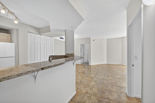 720 S Sapodilla Ave in West Palm Beach, FL - Foto de edificio - Building Photo