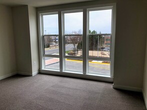 13416 Arrowbrook Centre Drive in Herndon, VA - Foto de edificio - Building Photo