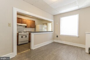 1043 S Ithan St in Philadelphia, PA - Building Photo