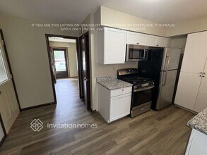 1 E 94th St in Bloomington, MN - Foto de edificio - Building Photo