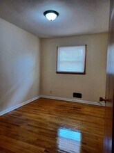 1215 Burton St in Rockford, IL - Building Photo - Building Photo
