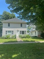 608 W Columbia Ave in Champaign, IL - Building Photo