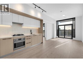 2729 Kingsway in Vancouver, BC - Building Photo