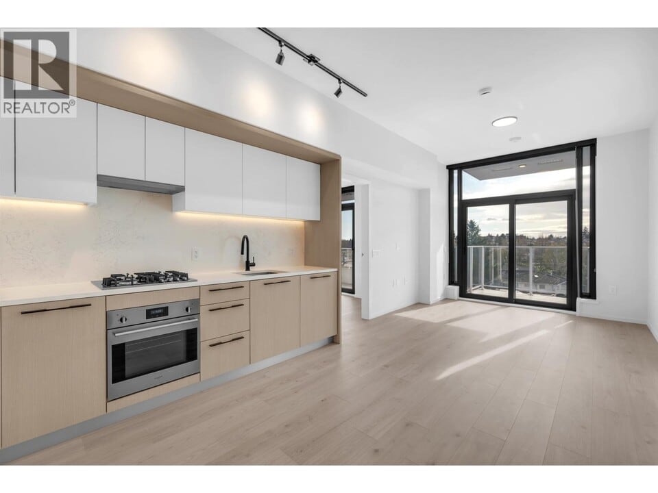 2729 Kingsway in Vancouver, BC - Building Photo