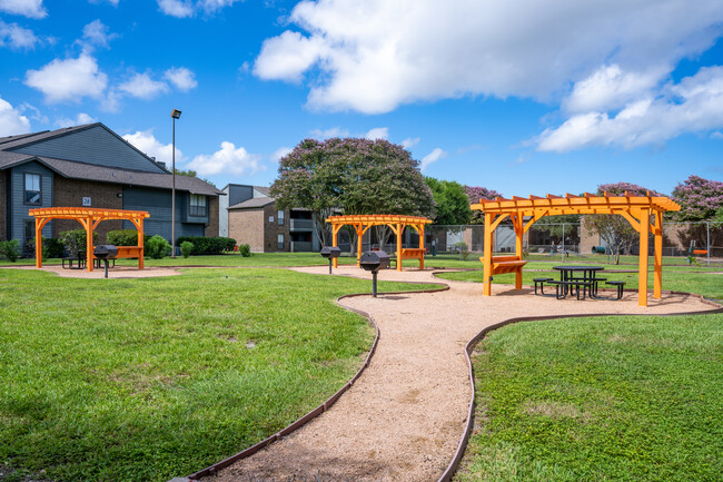 Sandcastle Apartments in Corpus Christi, TX - Building Photo - Building Photo