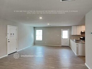 10622 Varmus Dr in Converse, TX - Foto de edificio - Building Photo