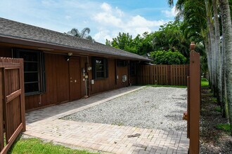 4160 Cedar Ave in Palm Beach Gardens, FL - Building Photo - Building Photo