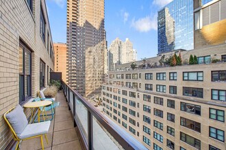 315 W 57th St in New York, NY - Building Photo - Building Photo