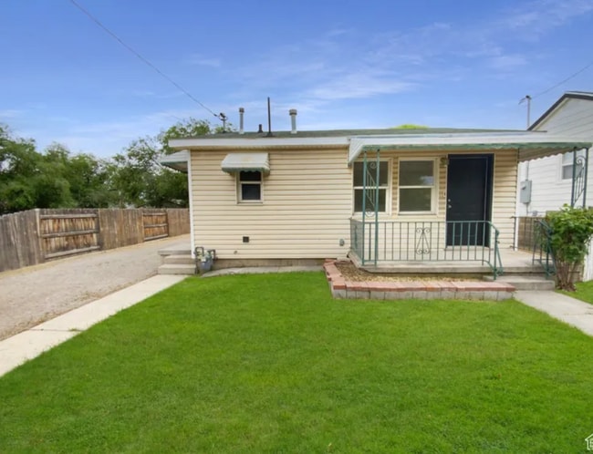 property at 638 W 3rd Ave
