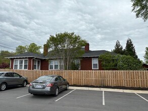 134 N Cherry St in Kernersville, NC - Building Photo - Building Photo