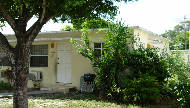 3523 Charles Ave in Miami, FL - Building Photo - Building Photo