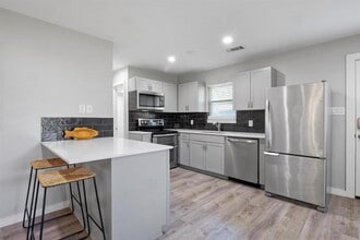 24807 Whitney Dr in Spicewood, TX - Building Photo - Building Photo