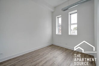 4733 N Western Ave, Unit 205 in Chicago, IL - Foto de edificio - Building Photo