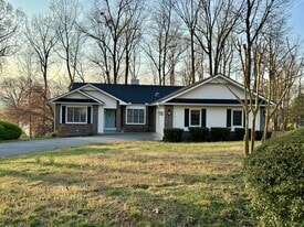 207 Cheeskogili Ln in Loudon, TN - Building Photo