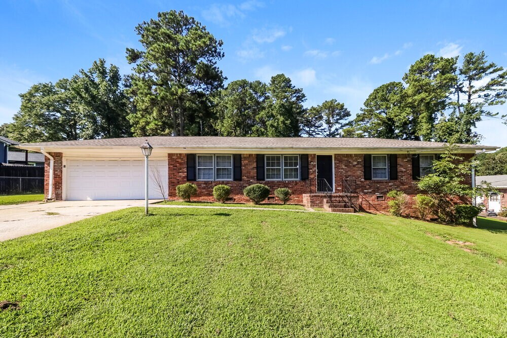 5509 Joeclay Dr in Stone Mountain, GA - Building Photo