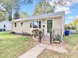 17 Hoopes Rd in Newport News, VA - Building Photo