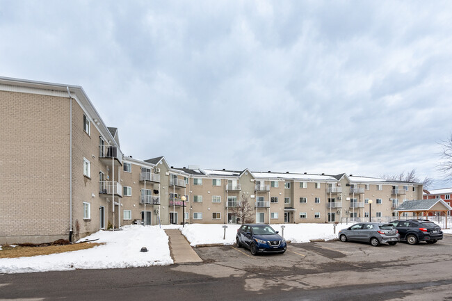 1130 Charles-Rodrigue St in Lévis, QC - Building Photo - Building Photo