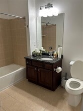 199 Somerset Dr in Massapequa, NY - Foto de edificio - Building Photo