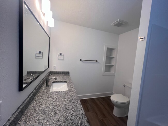 302 Indian Dr in Kill Devil Hills, NC - Foto de edificio - Building Photo