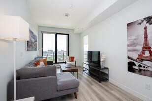 1020 Rue de la Montagne, Unit SI ID1261793P in Montréal, QC - Building Photo