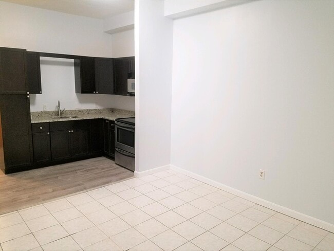 4 Webster Ave, Unit 2 in Somerville, MA - Foto de edificio - Building Photo