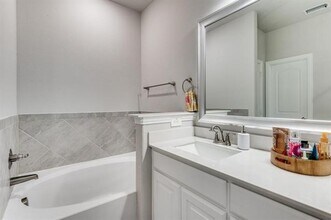 101 Happy Ln in Red Oak, TX - Building Photo - Building Photo