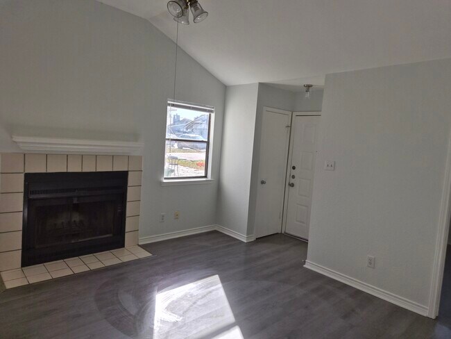 915 Hyridge St in Round Rock, TX - Building Photo - Building Photo